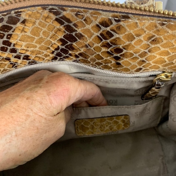 Michael Kors python print bag - Picture 7 of 14